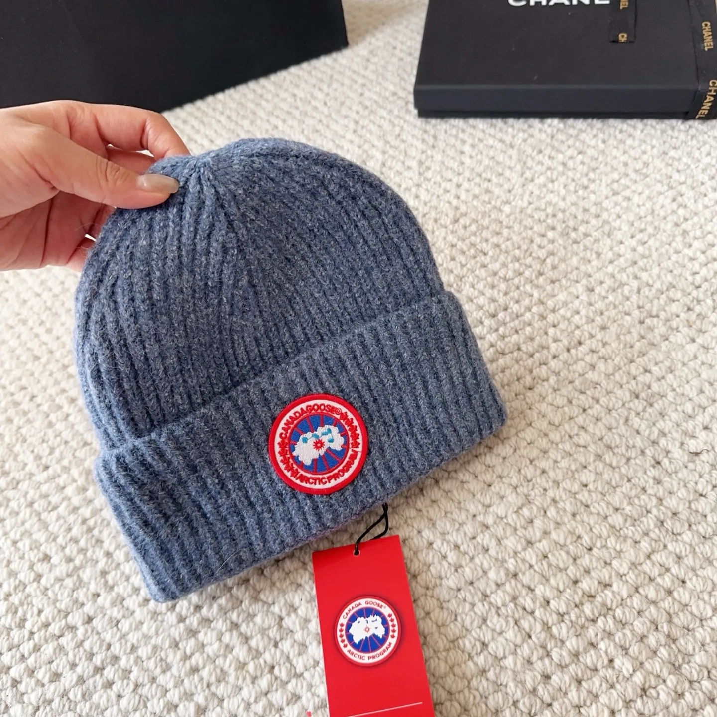 💰60 CANADA GOOSE Canada Goose winter warm cashmere cold hat. Rabbit wool material, thick feel, not easy to deform. Fashionable and versatile couple hat, imported embroidery logo, cashmere cotton yarn, sold in high quality three colors. Head circumference: 55-58cm available